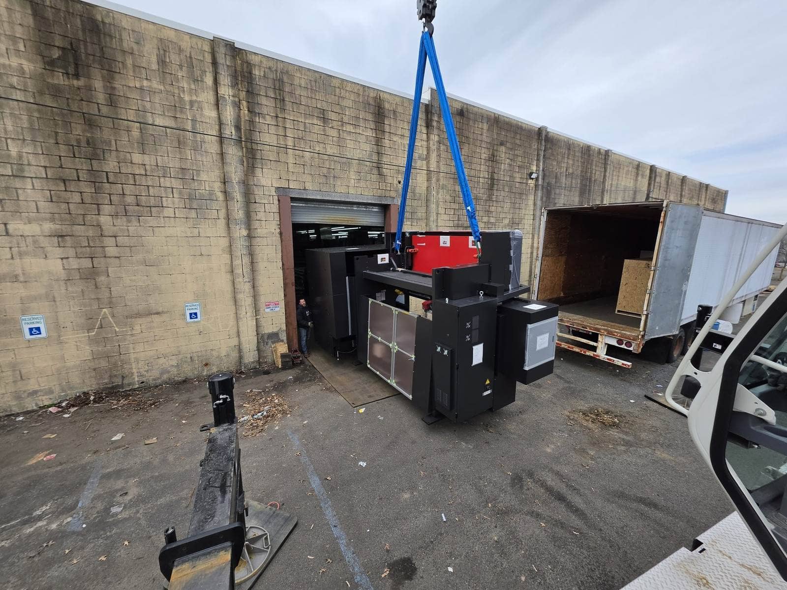 Steedle crane and rigging for an industrial machinery move