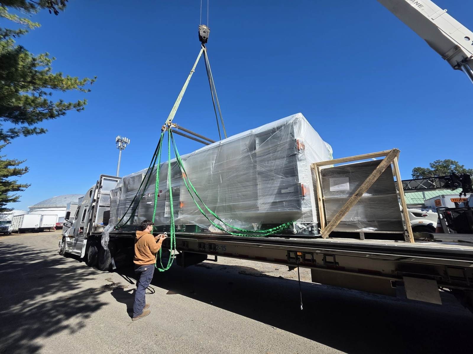 Generator package rigging from a flatbed