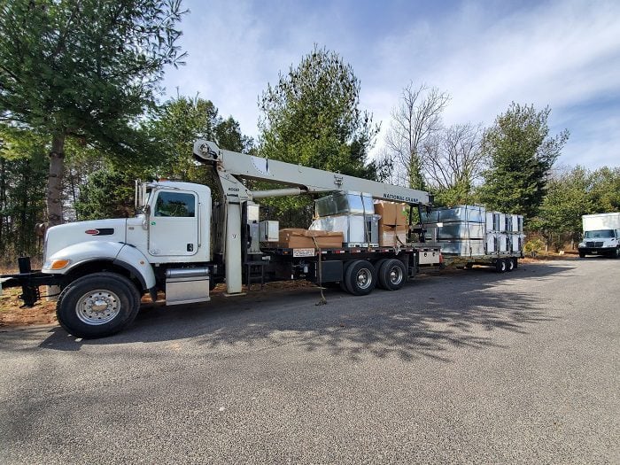 Rooftop delivery crane lift