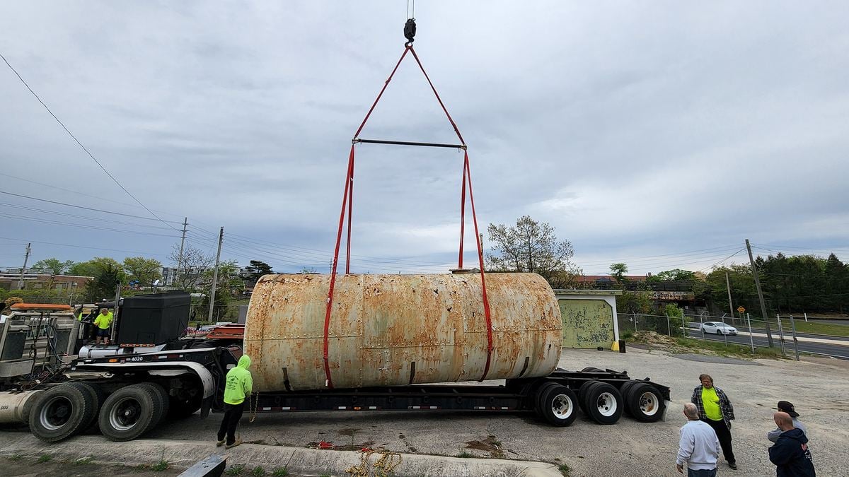 Tank removal and setting